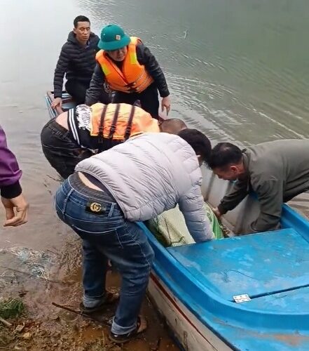 VIDEO: Hiện trường tìm thấy nạn nhân vụ lật thuyền ở Thác Bà